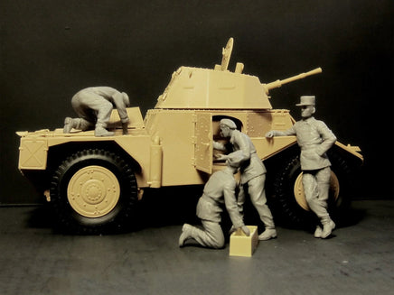 1/35 ICM French Armored Vehicle Crew (1940) 35615 - MPM Hobbies