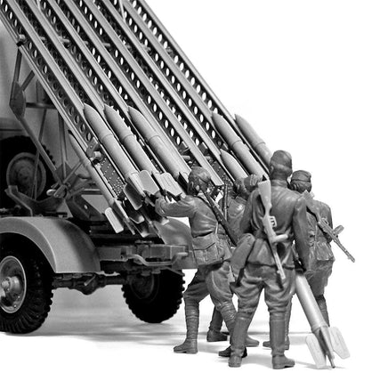 1/35 ICM WWII Soviet BM-13-16 MLRS Vehicle Crew 35648 - MPM Hobbies