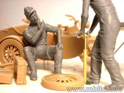 1/35 Master Box - German Motorcycle Repair Team 3560 - MPM Hobbies