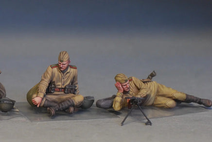 1/35 Mini Art - Soviet Soldiers Taking A Break - 35233 - MPM Hobbies
