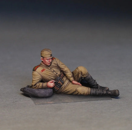 1/35 Mini Art - Soviet Soldiers Taking A Break - 35233 - MPM Hobbies