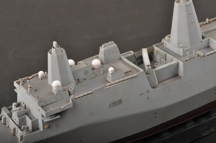 1/700 Hobby Boss USS New York (LPD-21) 83415 - MPM Hobbies