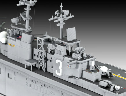 1/700 Revell Germany US Navy Assault Carrier WASP Class 05178