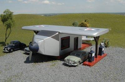 HO Bachmann Airplane Gas Station- Roadside USA Building 35201 - MPM Hobbies