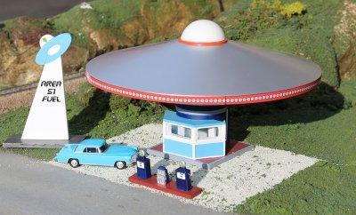 HO Bachmann Area 51 Fuel with Pumps - Roadside USA Building 35213 - MPM Hobbies