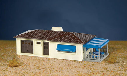 HO Bachmann Ranch House - Cream & Brown 45156 - MPM Hobbies
