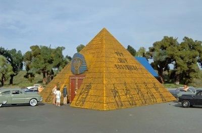 HO Bachmann Tut Hut Souvenirs- Roadside USA Building 35208 - MPM Hobbies