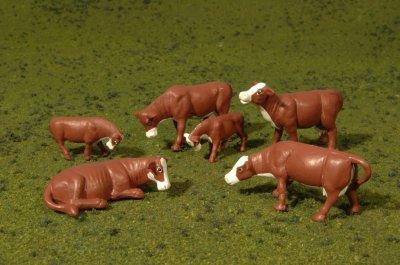 HO Scale Bachmann Cows Brown & White - MPM Hobbies