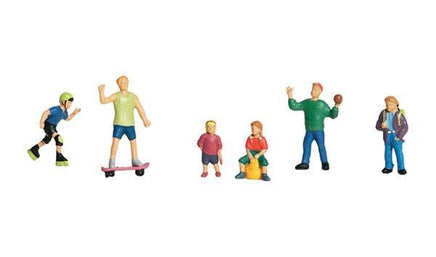 HO Woodland Kids At Play 1830 - MPM Hobbies