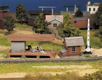 O Bachmann Loading Platform and Crossing Shanty 45977 - MPM Hobbies