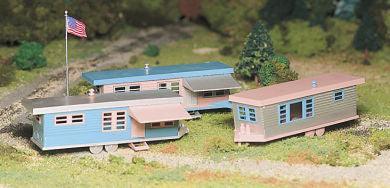 O Bachmann Trailer Park with Flag Pole 45612 - MPM Hobbies