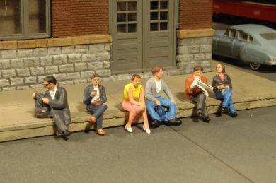 O Scale Bachmann Seated Platform Passengers 33161 - MPM Hobbies