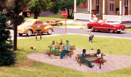 N Scale Woodland Scenics Outdoor Dining - MPM Hobbies