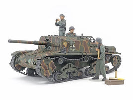 WWII German tank model with camouflage paint and three soldier figurines, military diorama