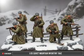 1/35 scale Soviet mountain infantry 1942 model figures in winter uniforms with weapons on snowy diorama