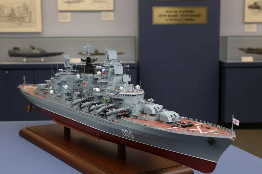 1/700 Zvezda Model Ships