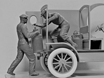 1/24 ICM American Gasoline Loaders (1910s) 24018 - MPM Hobbies