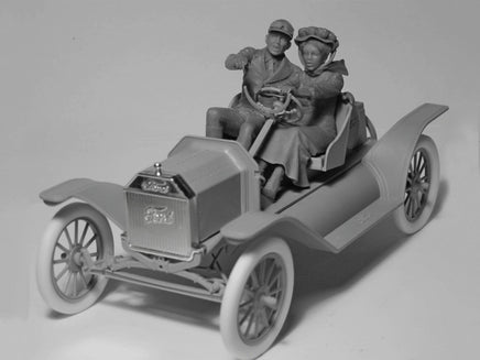 1/24 ICM Model T 1913 Speedster with American Sport Car Drivers 24026 - MPM Hobbies
