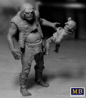 1/24 Master Box - Female Warrior & Giant Holding Gnome 24011 - MPM Hobbies