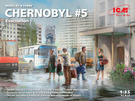 1/35 ICM Chernobyl #5 Evacuation (4 Adults, 1 Child and Luggage) 35905 - MPM Hobbies