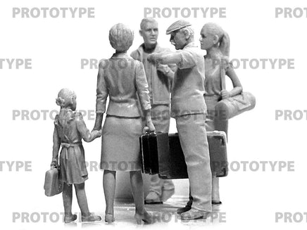 1/35 ICM Chernobyl #5 Evacuation (4 Adults, 1 Child and Luggage) 35905 - MPM Hobbies