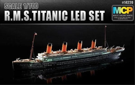 1/700 Academy R.M.S. TITANIC + LED SET 14220 - MPM Hobbies