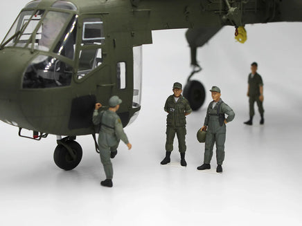 1/35 ICM US Helicopter Pilots (1960s-1970s) - 53101 - MPM Hobbies