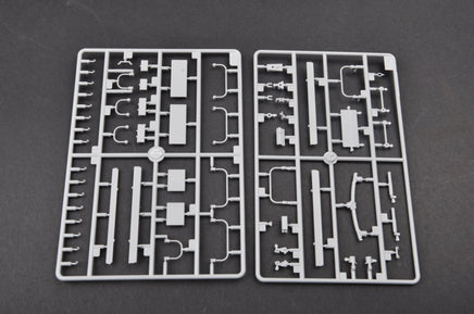 1/35 Trumpeter M1083 FMTV Standard Cargo Truck - 1007