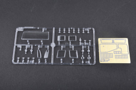 1/35 Trumpeter M1083 FMTV Standard Cargo Truck - 1007