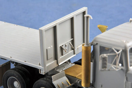 1/35 Trumpeter M915 Tractor with M872 Flatbed trailer & 40FT Container - 1015 - MPM Hobbies