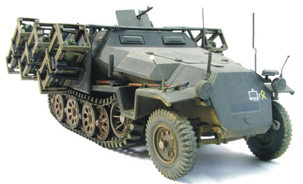 1/35 AFV German Sd.Kfz.251/1 Ausf.C Stuka Zu Fuzz - AF35091