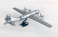 1/120 Atlantis Models Boeing B-29 Superfortress with Swivel Stand - 208