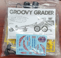 1/24 Atlantis Models Tom Daniel Groovy Grader (No Box) - 5697