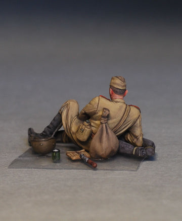 1/35 Mini Art - Soviet Soldiers Taking A Break - 35233