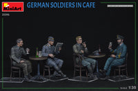 1/35 Mini Art - German Soldiers in Cafe - 35396