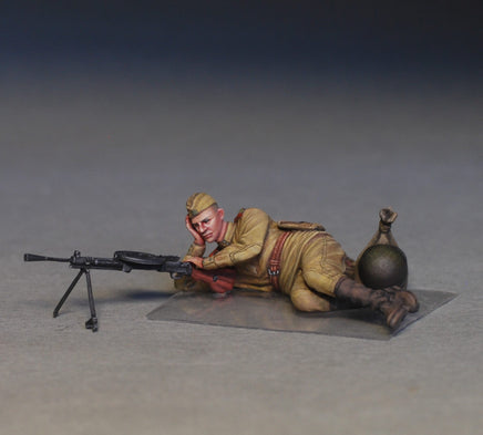 1/35 Mini Art - Soviet Soldiers Taking A Break - 35233