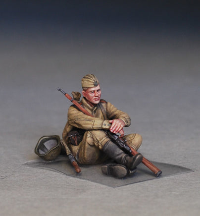 1/35 Mini Art - Soviet Soldiers Taking A Break - 35233