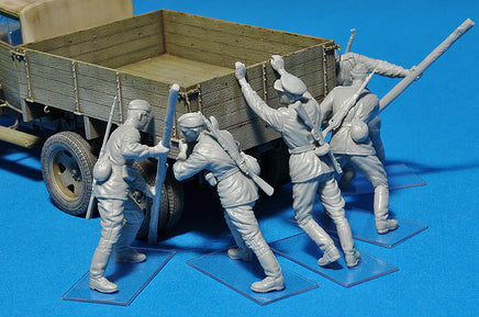 1/35 Mini Art - Pushing Soviet Soldiers - 35137