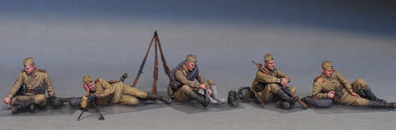 1/35 Mini Art - Soviet Soldiers Taking A Break - 35233