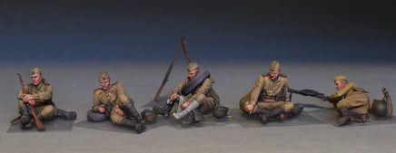 1/35 Mini Art - Soviet Soldiers Taking A Break - 35233