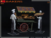 1/35 Mini Art - Bakers w/Bread & Cart - 38074