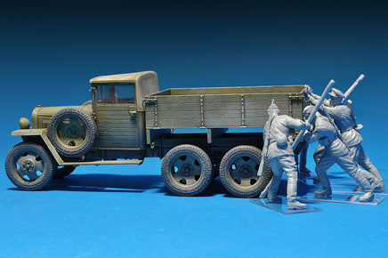 1/35 Mini Art - Pushing Soviet Soldiers - 35137