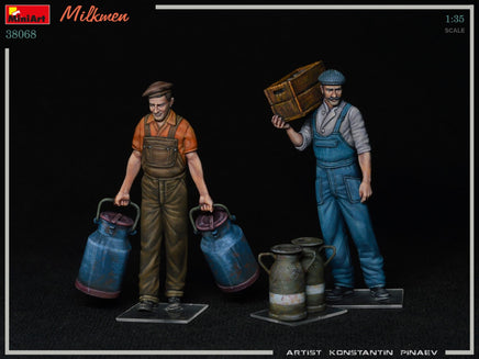 1/35 Mini Art - Milkmen w/Containers - 38068