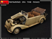1/35 Mini Art - Repairing On The Road - 35295