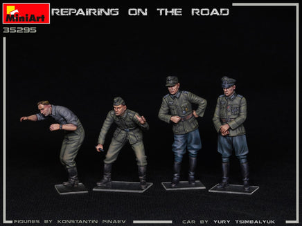 1/35 Mini Art - Repairing On The Road - 35295