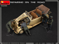 1/35 Mini Art - Repairing On The Road - 35295
