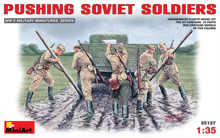 1/35 Mini Art - Pushing Soviet Soldiers - 35137