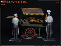 1/35 Mini Art - Bakers w/Bread & Cart - 38074