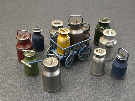 1/35 Mini Art - Milk Cans with Small Cart - 35580