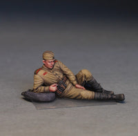 1/35 Mini Art - Soviet Soldiers Taking A Break - 35233